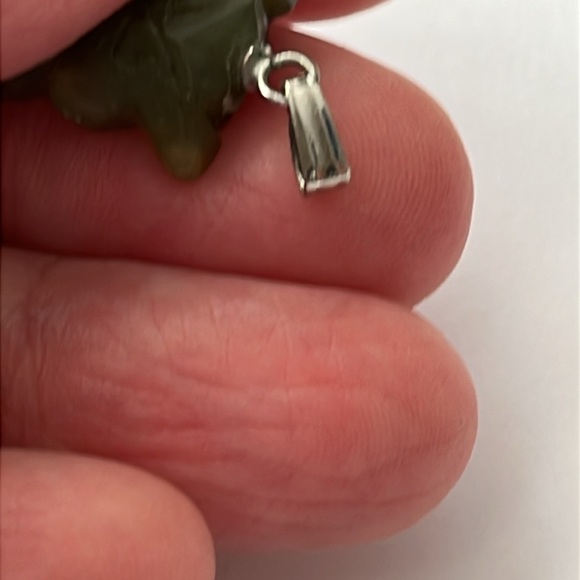 Vintage hand carved Jade owl pendant and ring set; ring is size 8 - Picture 4 of 9